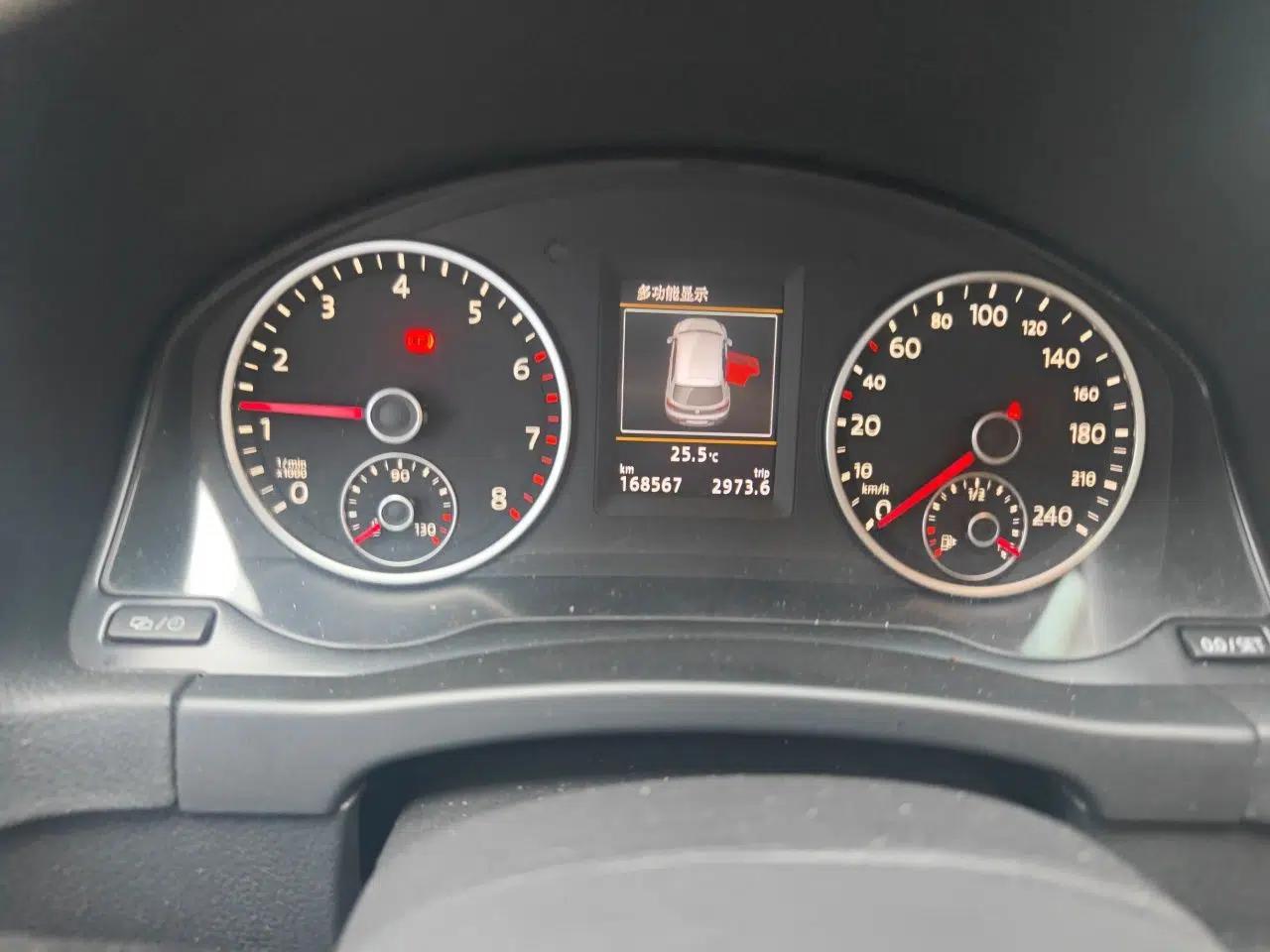 Volkswagen Tiguan 2015 1.8TSI Automatic Two-Wheel Drive Luxury Model — миниатюра 11