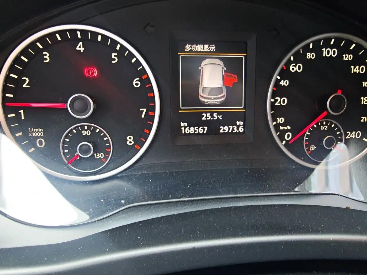 Volkswagen Tiguan 2015 1.8TSI Automatic Two-Wheel Drive Luxury Model — миниатюра 12