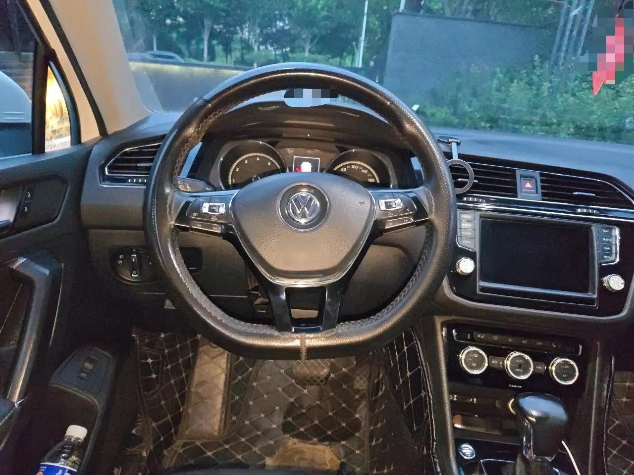Volkswagen Tiguan L 2017 330TSI Automatic Two-Wheel Drive Flagship Edition — миниатюра 10