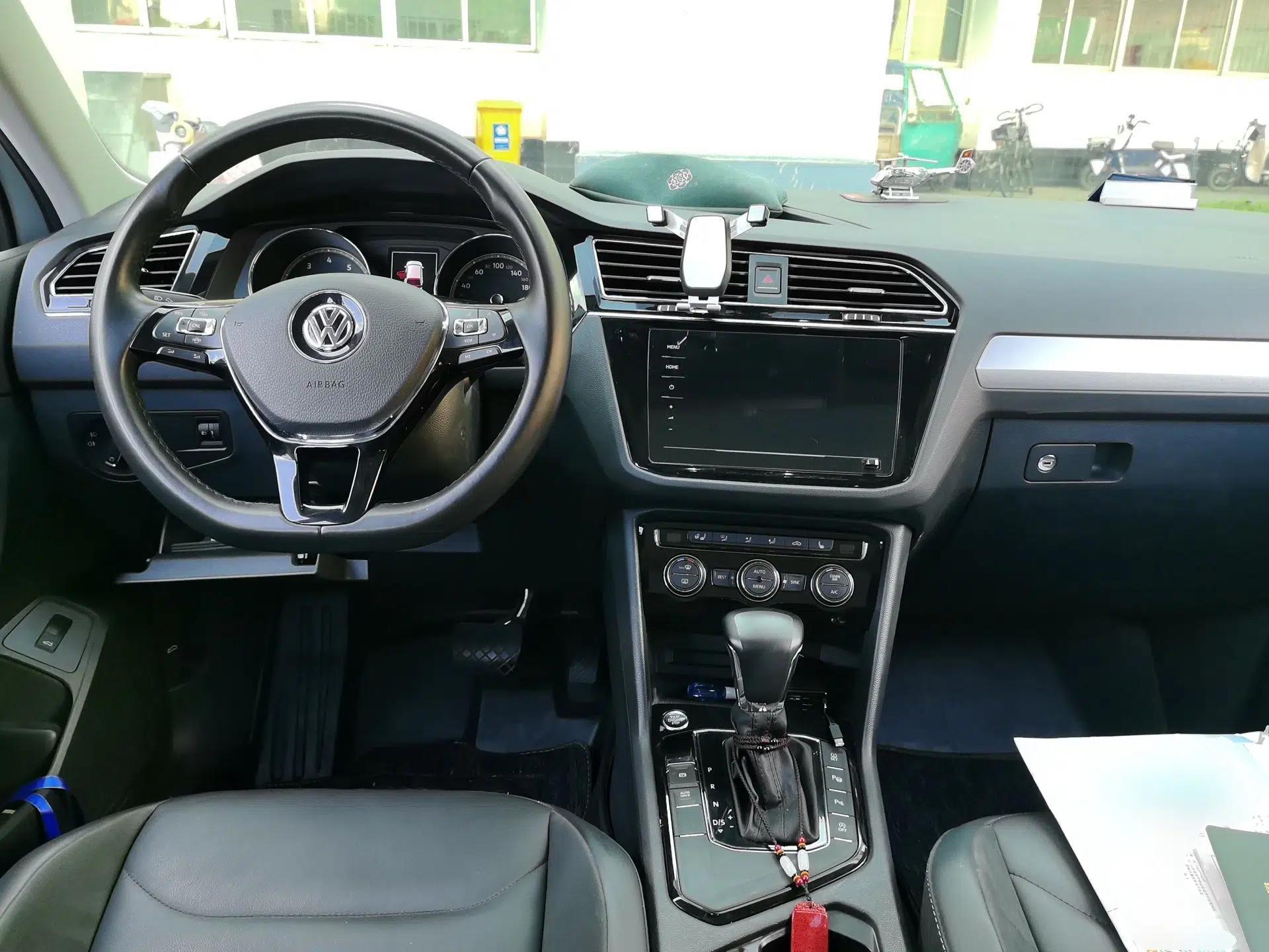 Volkswagen Tiguan L 2019 Revised 330TSI Automatic Two-Wheel Drive Smart & Luxury Edition China VI Standard — миниатюра 9