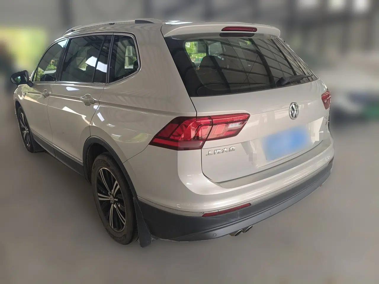 Volkswagen Tiguan L 2019 330TSI Automatic Two-Wheel Drive Panoramic Comfort Edition China VI Standard — миниатюра 4