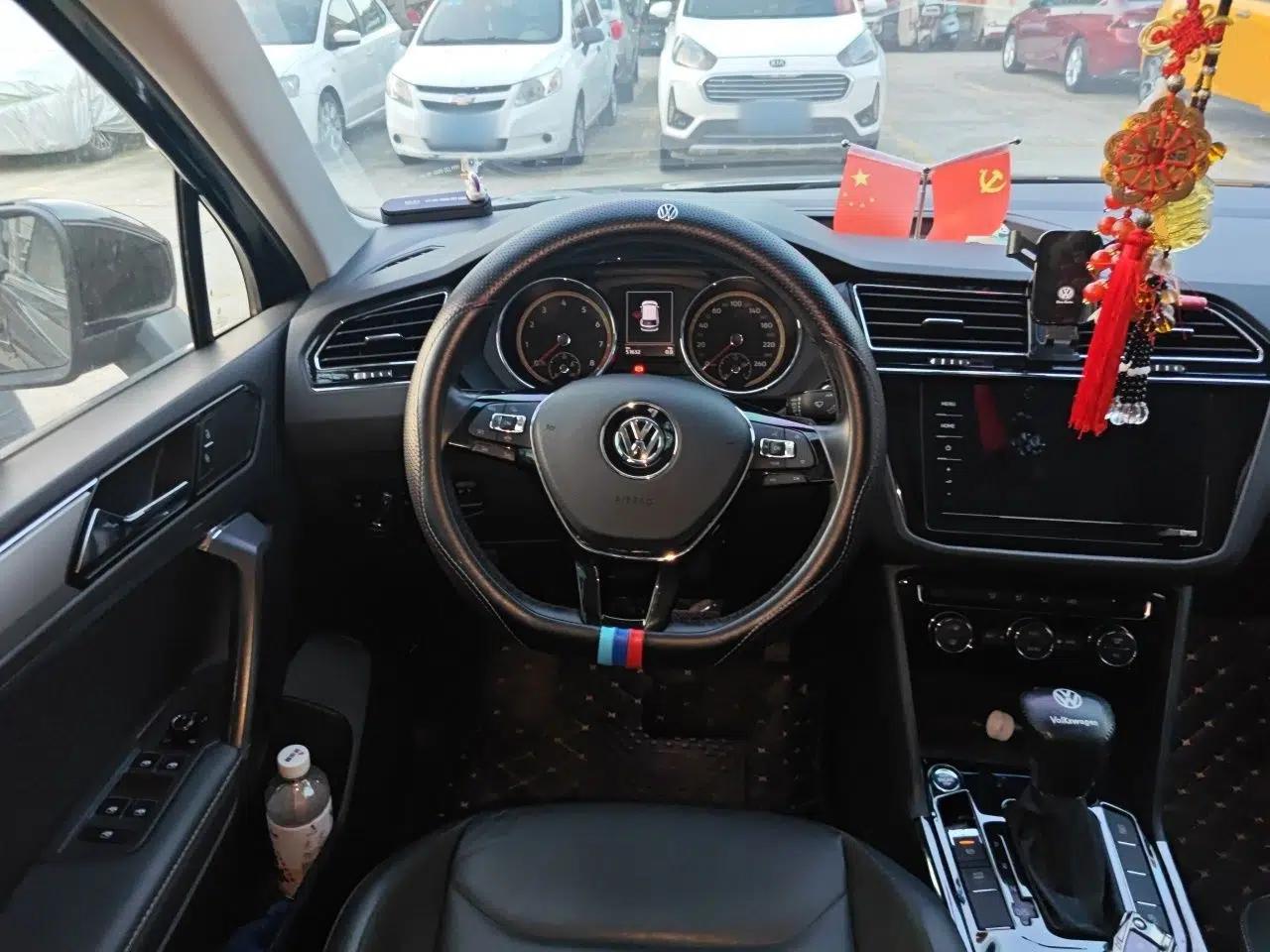 Volkswagen Tiguan L 2019 330TSI Automatic Two-Wheel Drive Panoramic Comfort Edition China VI Standard — миниатюра 10