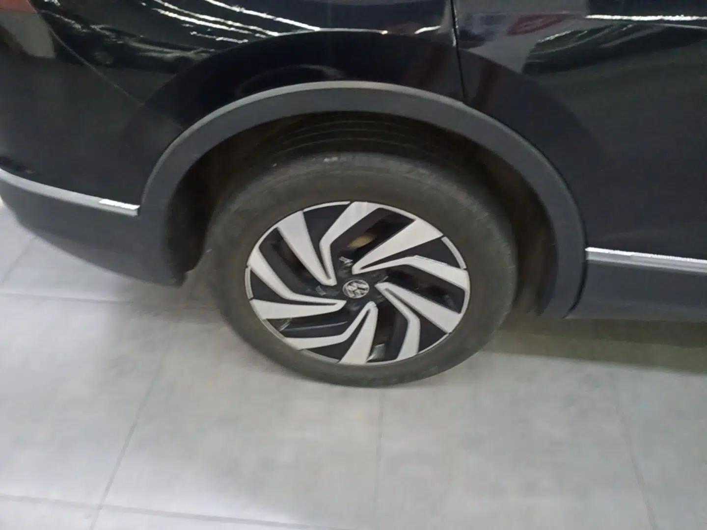 Volkswagen Tiguan L 2022 330TSI Automatic Two-Wheel Drive Smart Edition — миниатюра 11