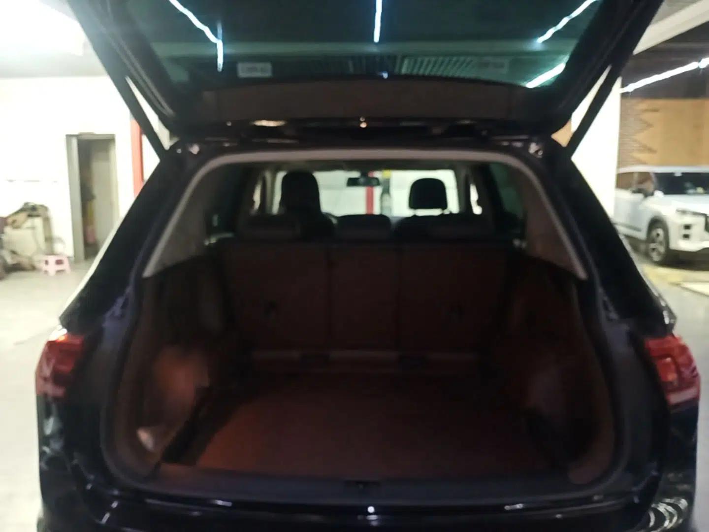 Volkswagen Tiguan L 2022 330TSI Automatic Two-Wheel Drive Smart Edition — миниатюра 22