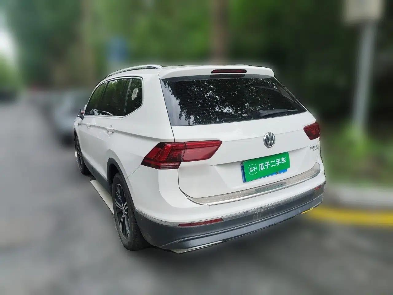 Volkswagen Tiguan L 2017 380TSI Automatic All-Wheel-Drive Luxury Edition — миниатюра 4