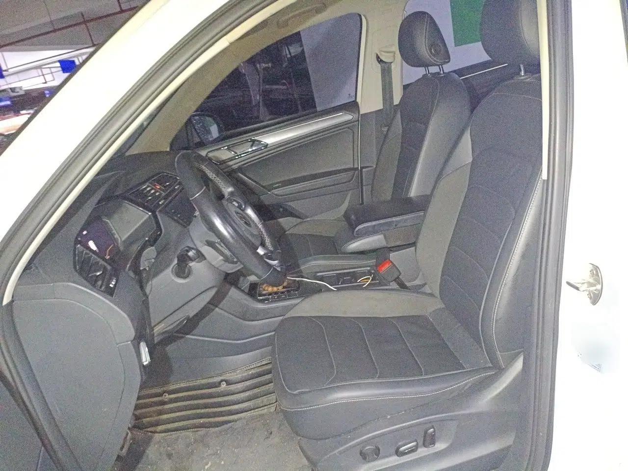 Volkswagen Tiguan L 2021 330TSI Automatic Two-Wheel Drive R-Line Enhanced Edition — миниатюра 15