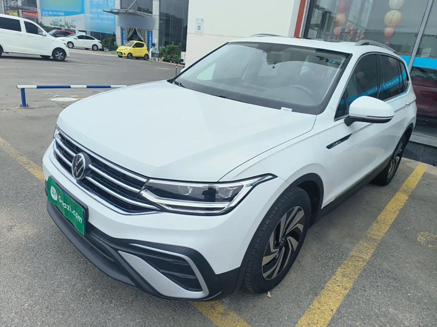 Volkswagen Tiguan L 2024 300TSI Automatic Two-Wheel Drive Smart Edition — миниатюра 1