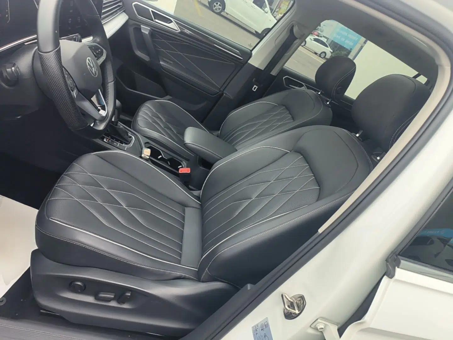 Volkswagen Tiguan L 2024 300TSI Automatic Two-Wheel Drive Smart Edition — миниатюра 22