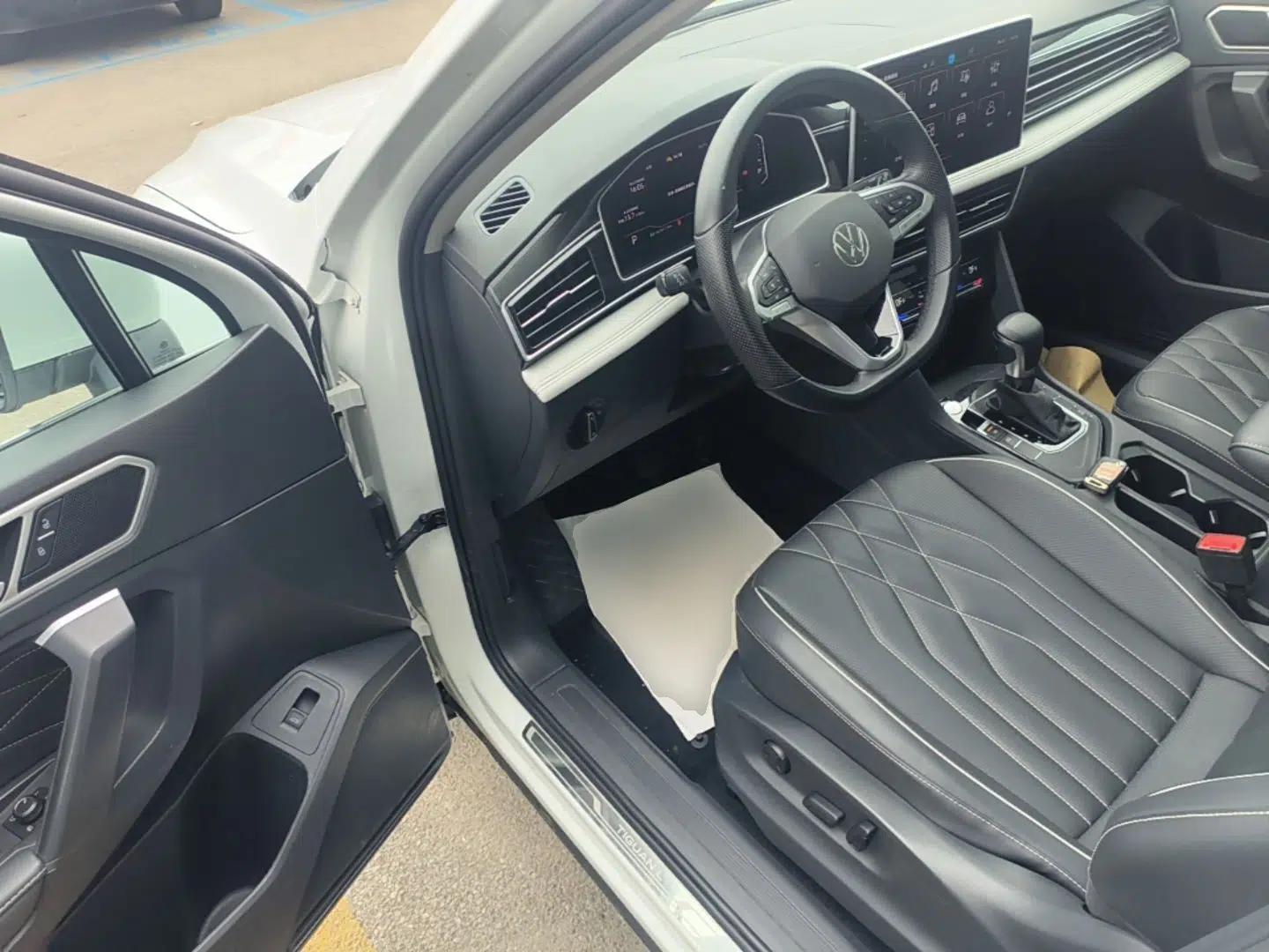 Volkswagen Tiguan L 2024 300TSI Automatic Two-Wheel Drive Smart Edition — миниатюра 23