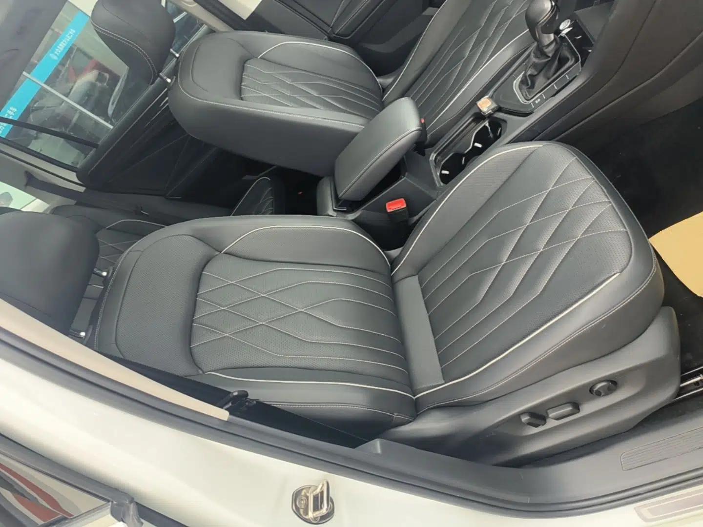 Volkswagen Tiguan L 2024 300TSI Automatic Two-Wheel Drive Smart Edition — миниатюра 24
