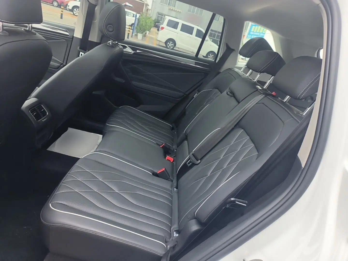 Volkswagen Tiguan L 2024 300TSI Automatic Two-Wheel Drive Smart Edition — миниатюра 25
