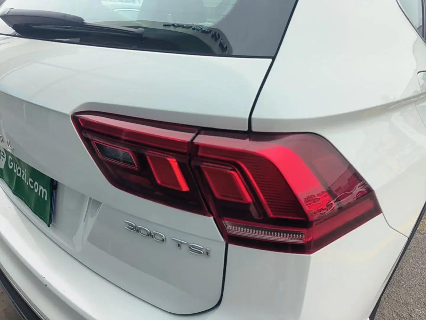 Volkswagen Tiguan L 2024 300TSI Automatic Two-Wheel Drive Smart Edition — миниатюра 9