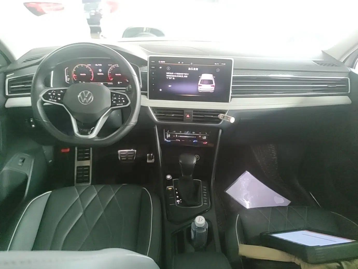 Volkswagen Tiguan L 2022 330TSI Automatic Two-Wheel Drive R-Line Enhanced Edition — миниатюра 17