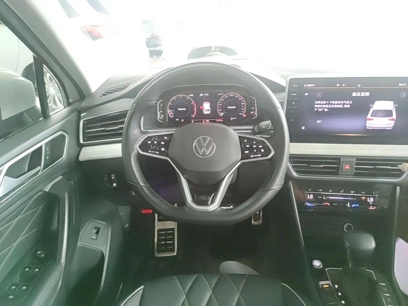 Volkswagen Tiguan L 2022 330TSI Automatic Two-Wheel Drive R-Line Enhanced Edition — миниатюра 18