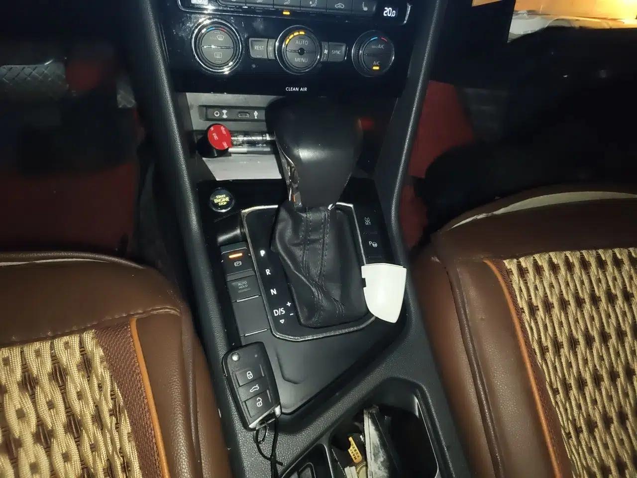 Volkswagen Tiguan L 2017 330TSI Automatic Two-Wheel Drive Flagship Edition — миниатюра 14