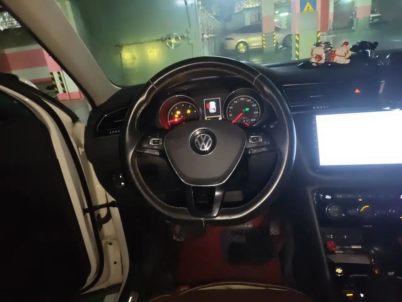 Volkswagen Tiguan L 2017 330TSI Automatic Two-Wheel Drive Flagship Edition — миниатюра 10