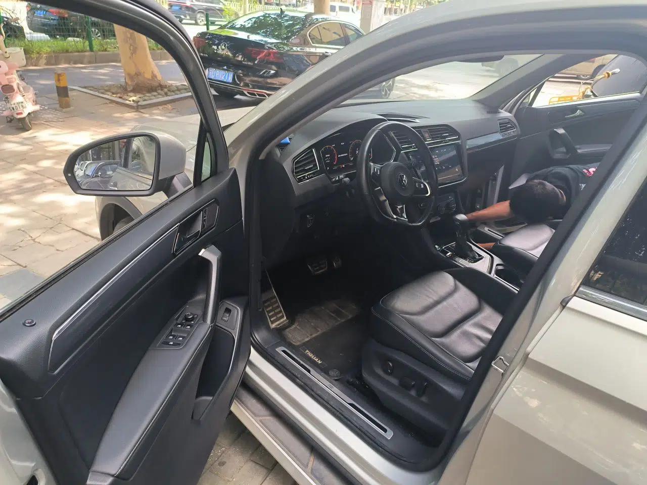 Volkswagen Tiguan L 2021 330TSI Automatic Two-Wheel Drive R-Line Enhanced Edition — миниатюра 16