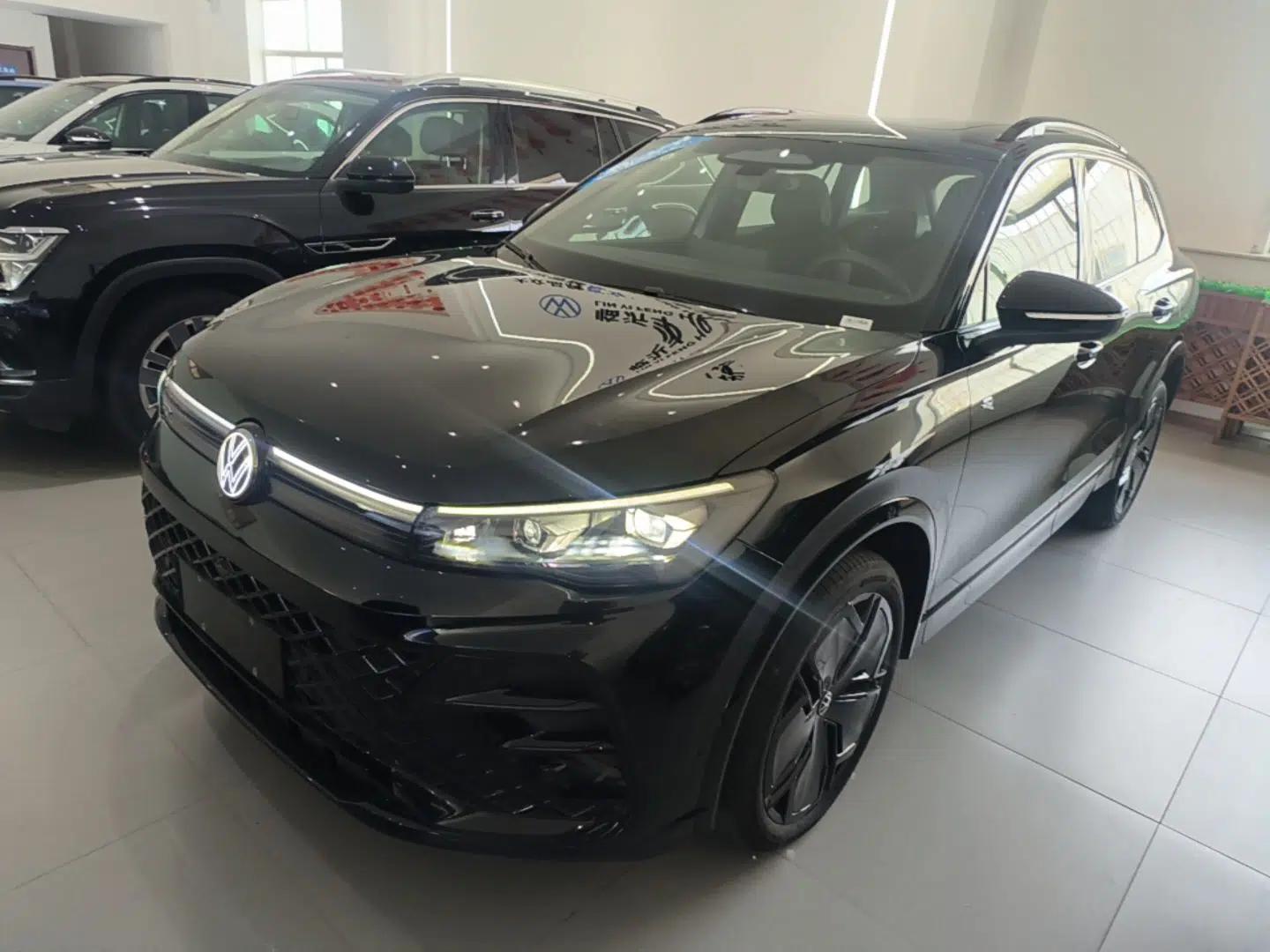 Volkswagen Tiguan L 2024 PRO 380TSI Four-Wheel Drive R-Line Prestige Edition — миниатюра 1