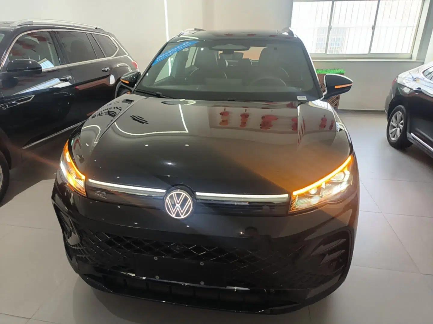 Volkswagen Tiguan L 2024 PRO 380TSI Four-Wheel Drive R-Line Prestige Edition — миниатюра 2
