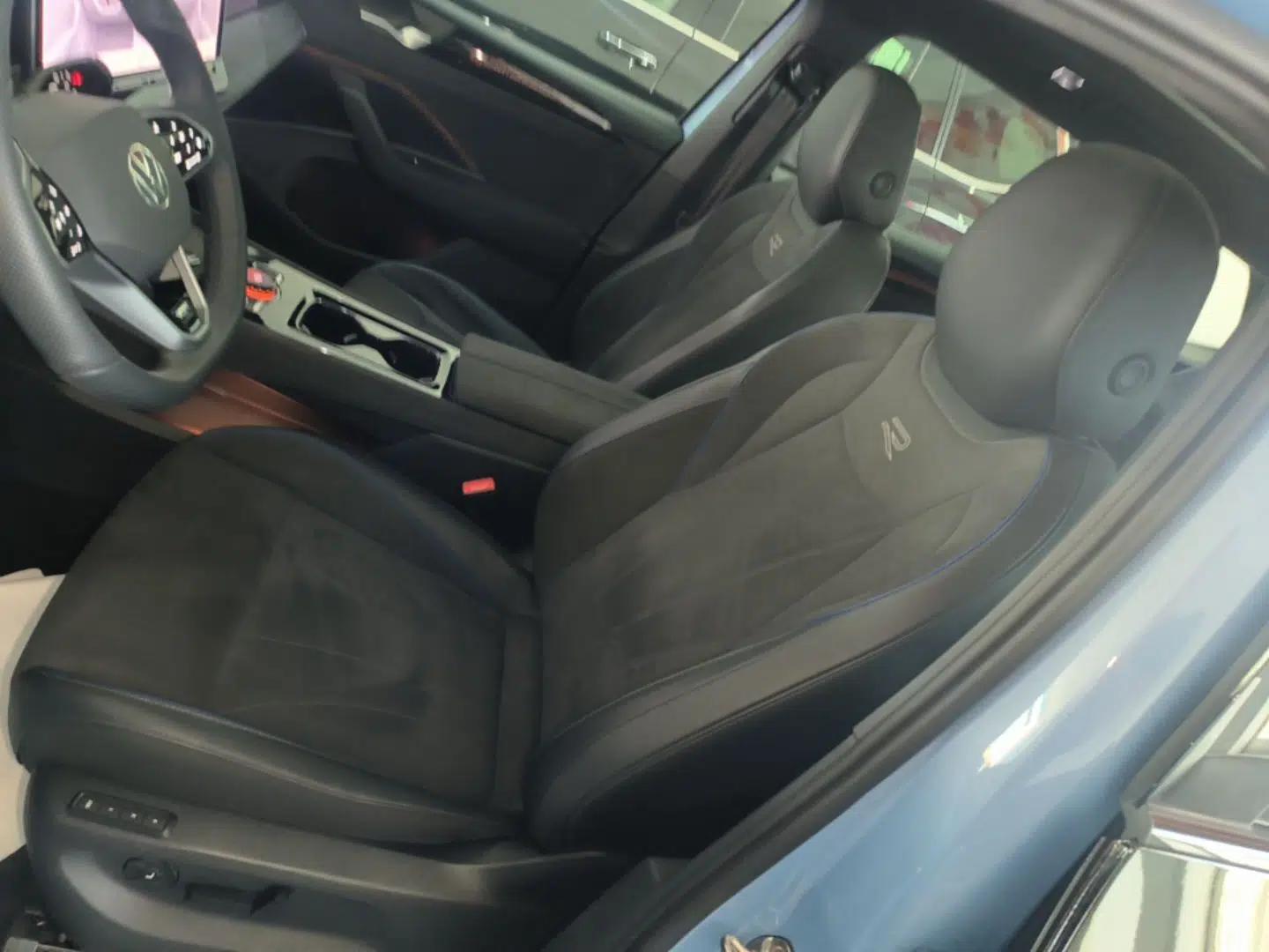 Volkswagen Tiguan L 2024 PRO 380TSI Four-Wheel Drive R-Line Prestige Edition — миниатюра 17