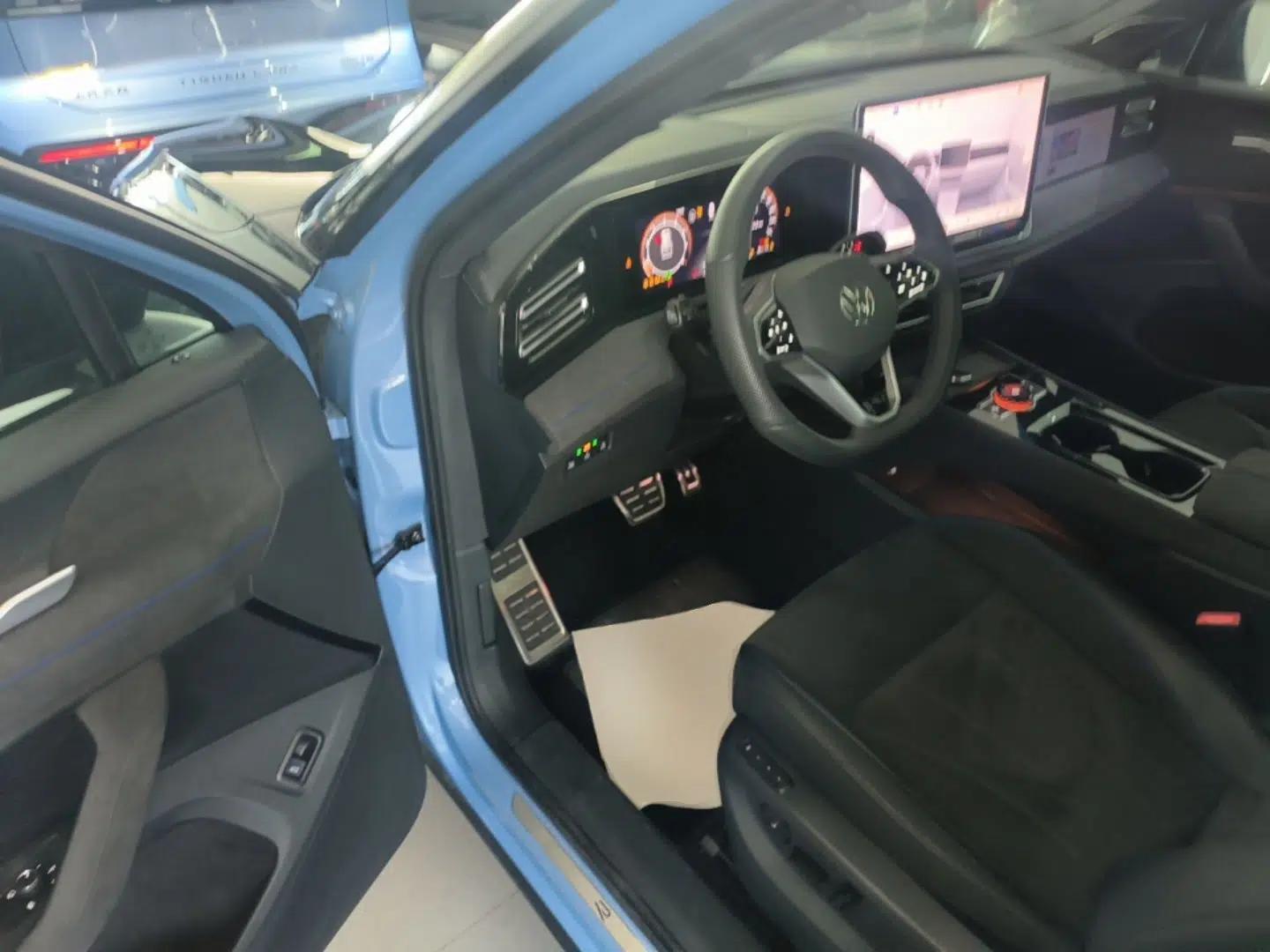 Volkswagen Tiguan L 2024 PRO 380TSI Four-Wheel Drive R-Line Prestige Edition — миниатюра 18
