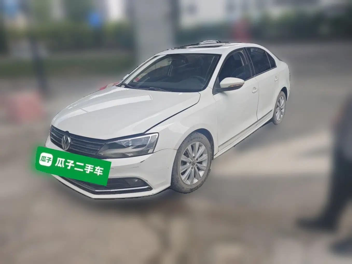 Volkswagen Sagitar 2015 1.6L Manual Comfort Model — миниатюра 1
