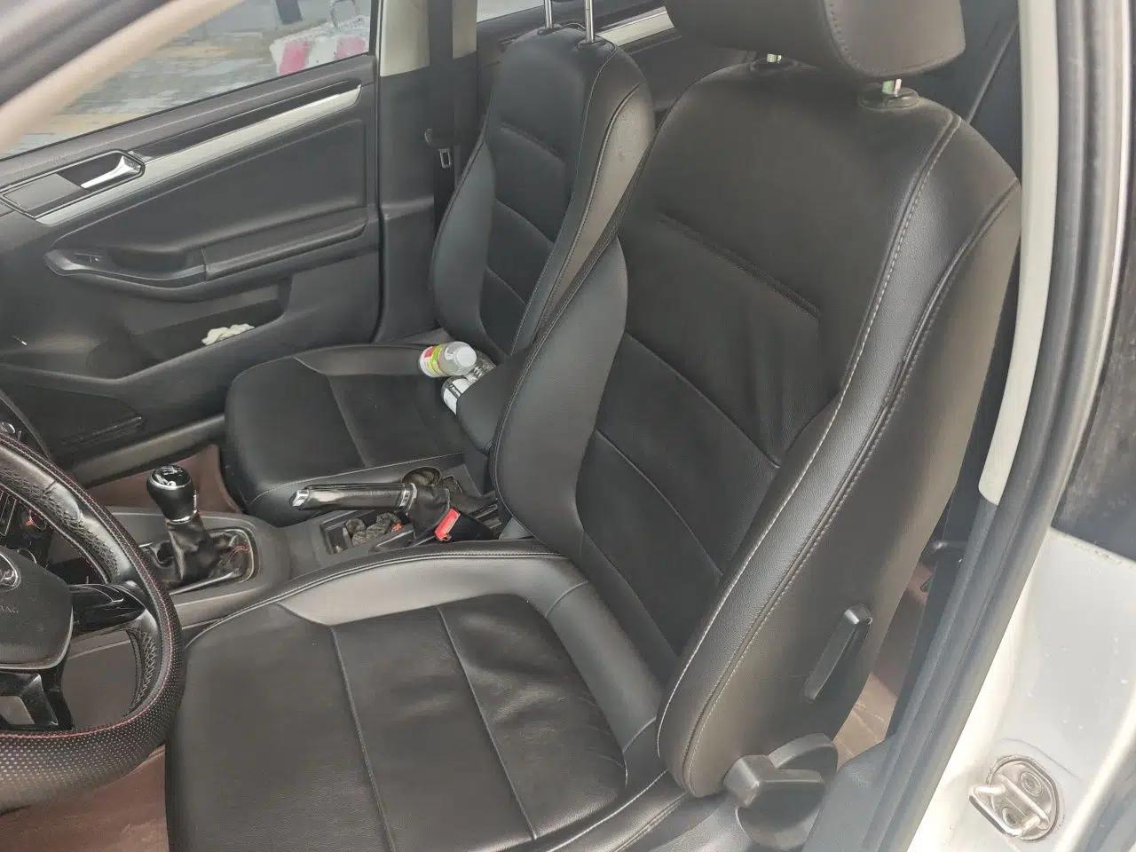 Volkswagen Sagitar 2015 1.6L Manual Comfort Model — миниатюра 15