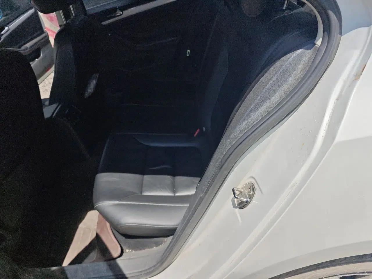 Volkswagen Sagitar 2015 1.6L Manual Comfort Model — миниатюра 17