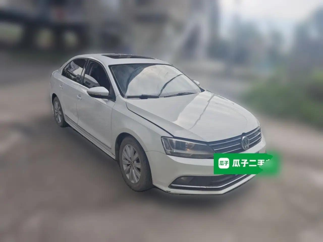 Volkswagen Sagitar 2015 1.6L Manual Comfort Model — миниатюра 3
