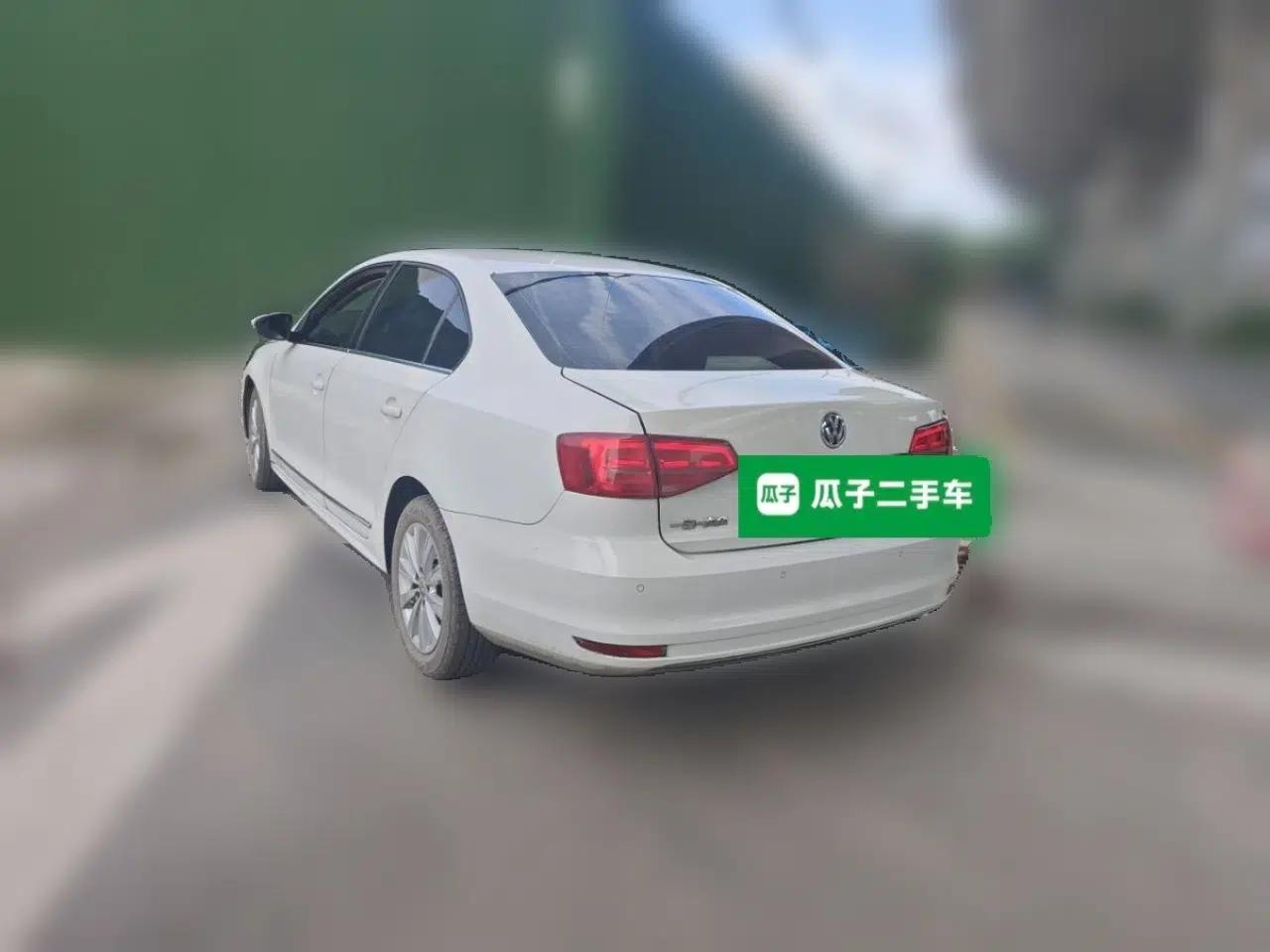 Volkswagen Sagitar 2015 1.6L Manual Comfort Model — миниатюра 4