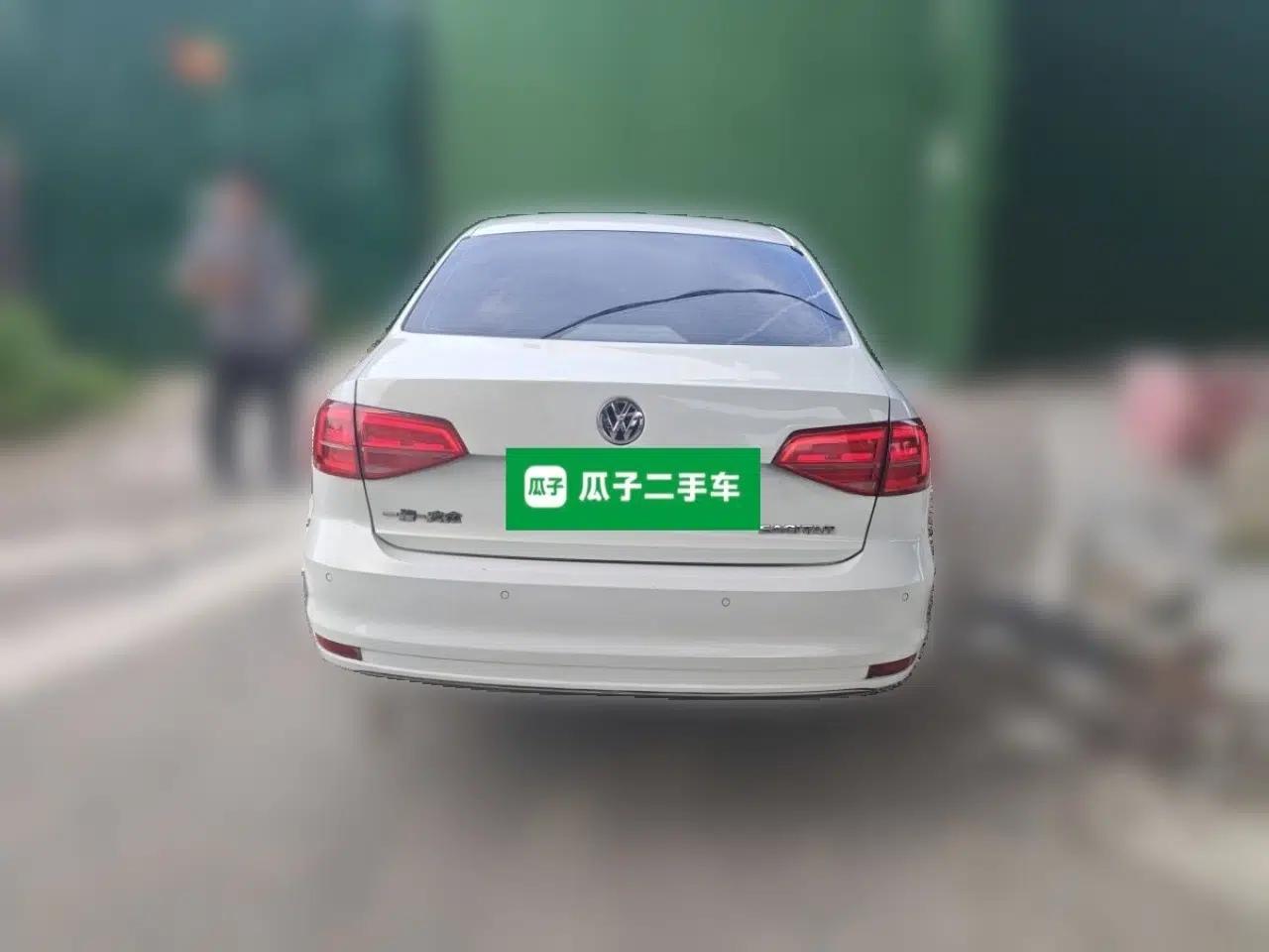 Volkswagen Sagitar 2015 1.6L Manual Comfort Model — миниатюра 5