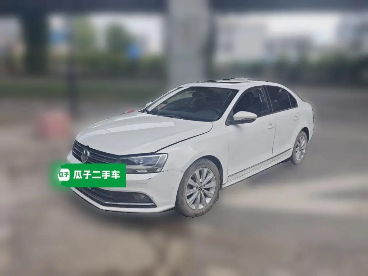 Volkswagen Sagitar 2015 1.6L Manual Comfort Model — миниатюра 6