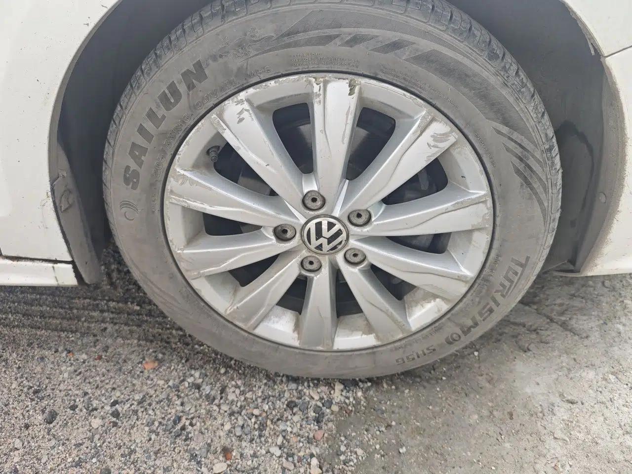 Volkswagen Sagitar 2015 1.6L Manual Comfort Model — миниатюра 8