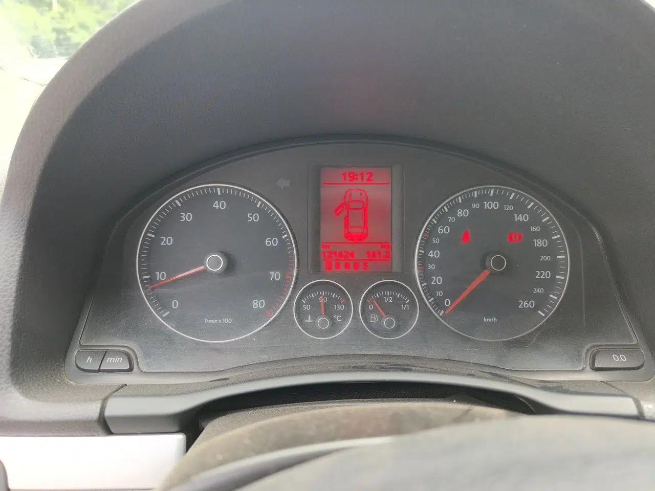 Volkswagen Sagitar 2011 1.8TSI Automatic Champion Edition — миниатюра 11