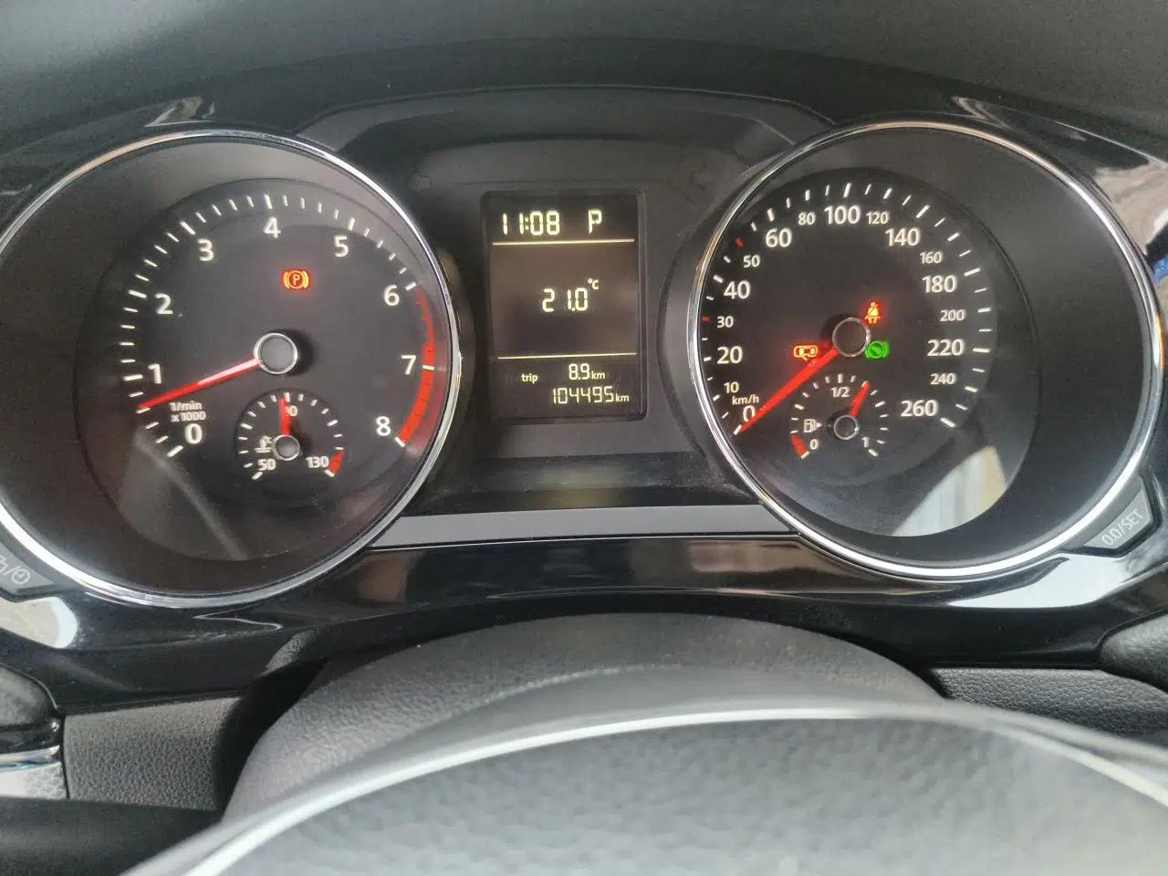 Volkswagen Sagitar 2015 230TSI Automatic Comfort Version — миниатюра 12