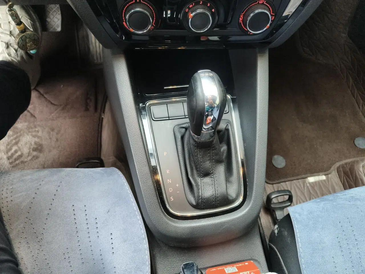 Volkswagen Sagitar 2015 230TSI Automatic Comfort Version — миниатюра 14