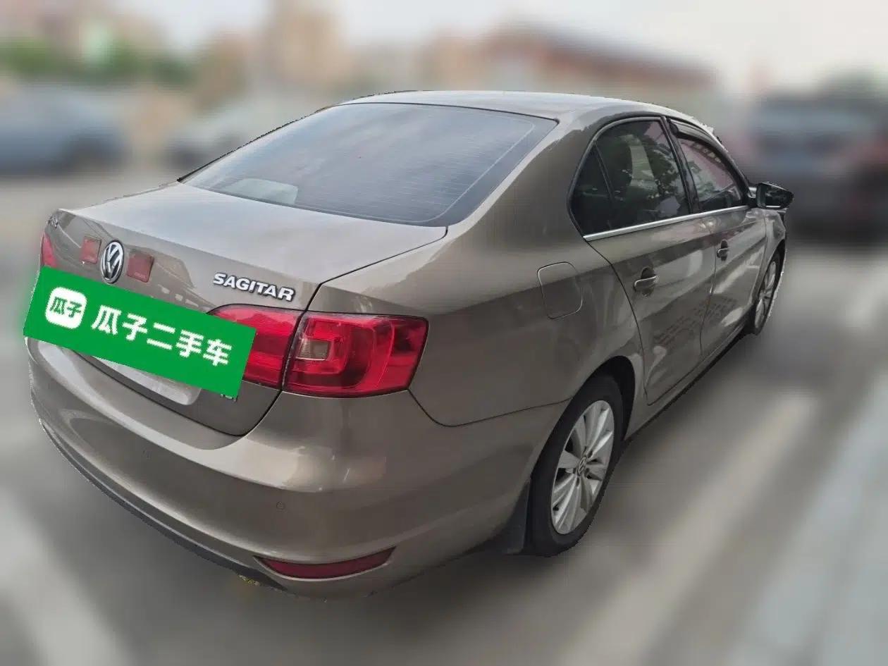 Volkswagen Sagitar 2014 1.6L Manual Comfort Model — миниатюра 6