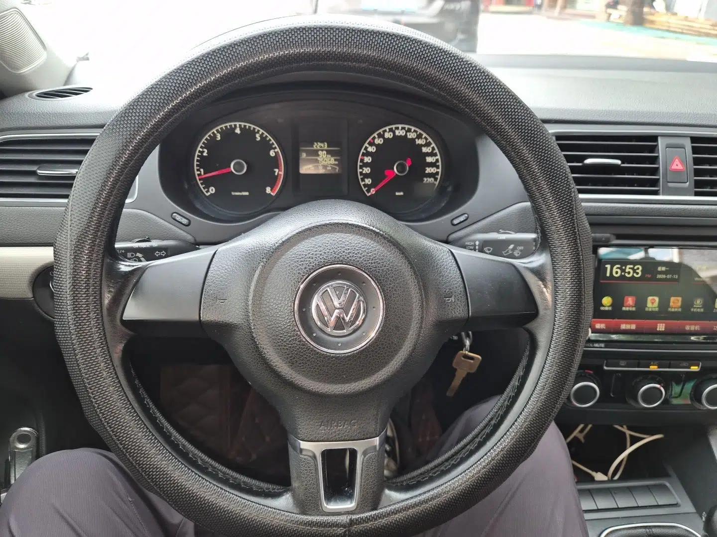 Volkswagen Sagitar 2014 1.6L Manual Comfort Model — миниатюра 10