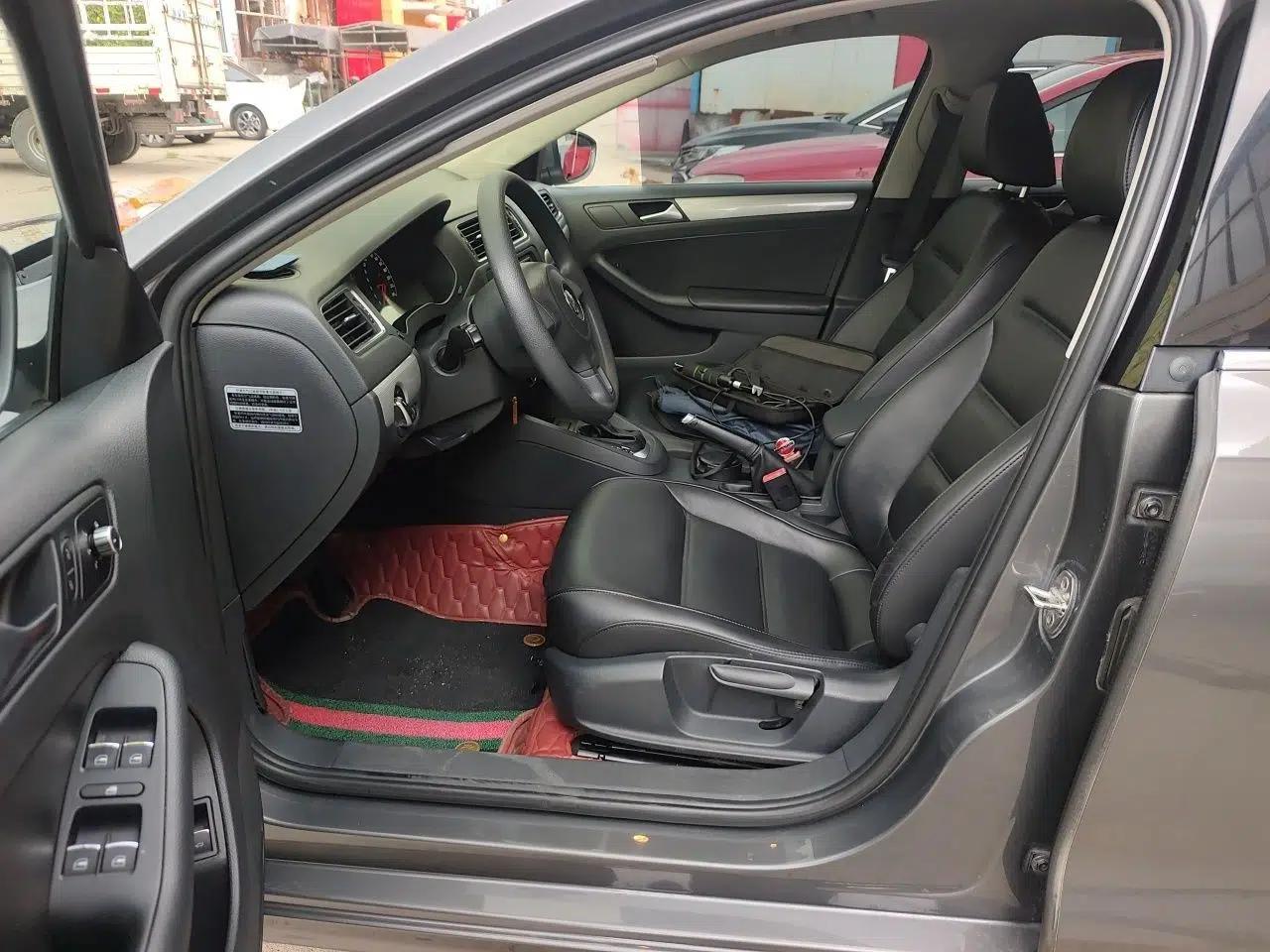 Volkswagen Sagitar 2012 1.6L Automatic Comfort Edition — миниатюра 15