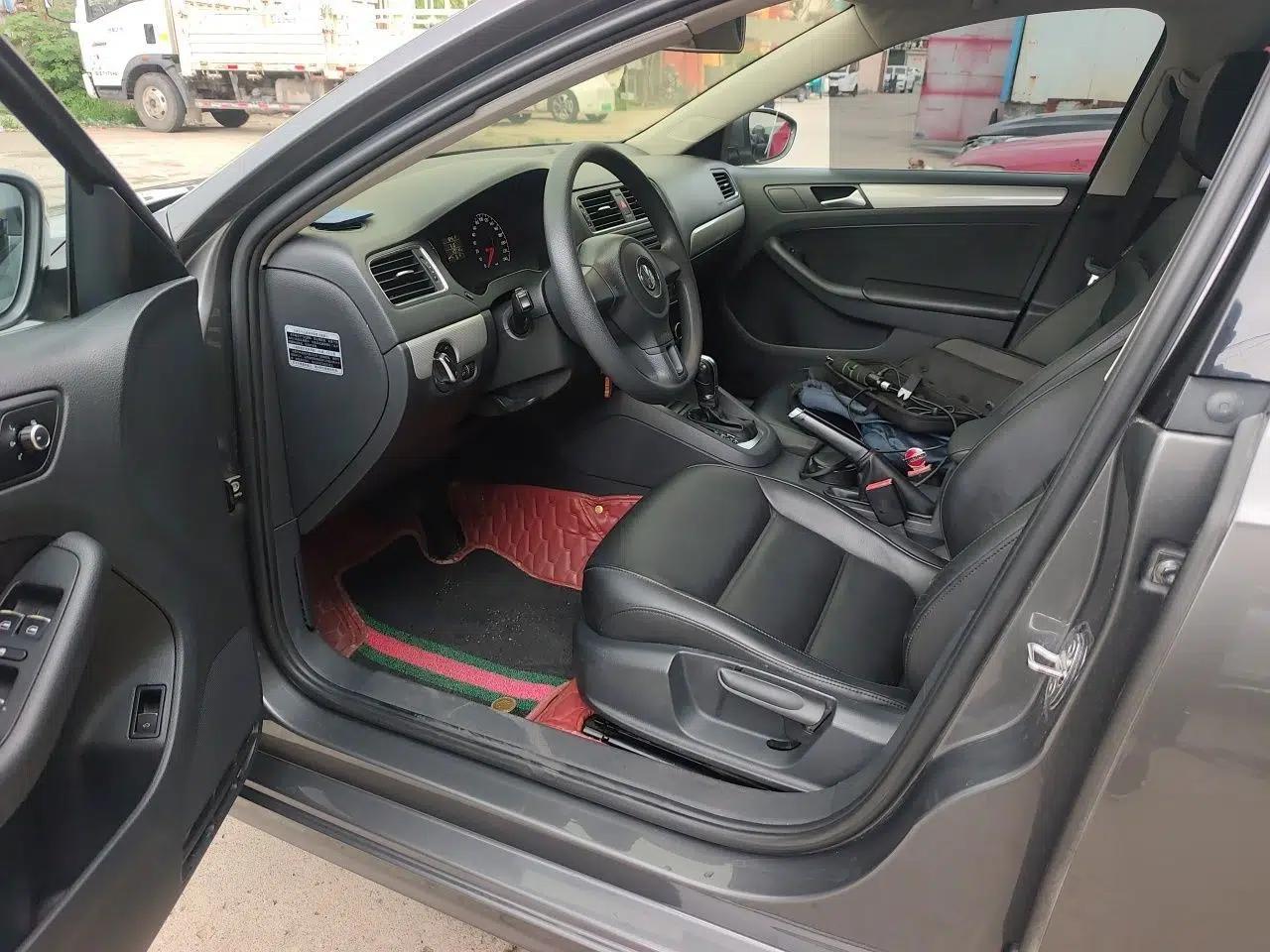 Volkswagen Sagitar 2012 1.6L Automatic Comfort Edition — миниатюра 16