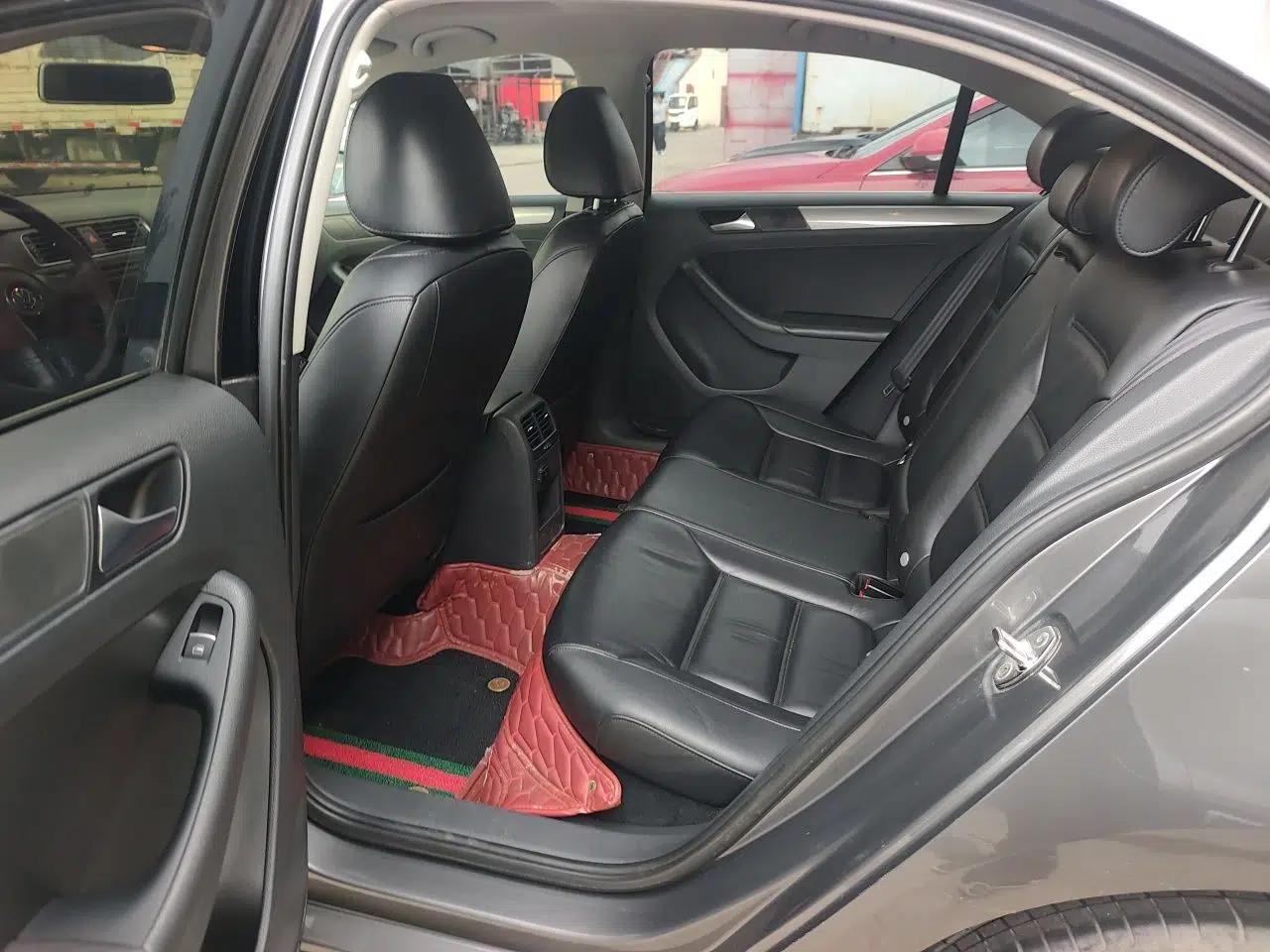 Volkswagen Sagitar 2012 1.6L Automatic Comfort Edition — миниатюра 17