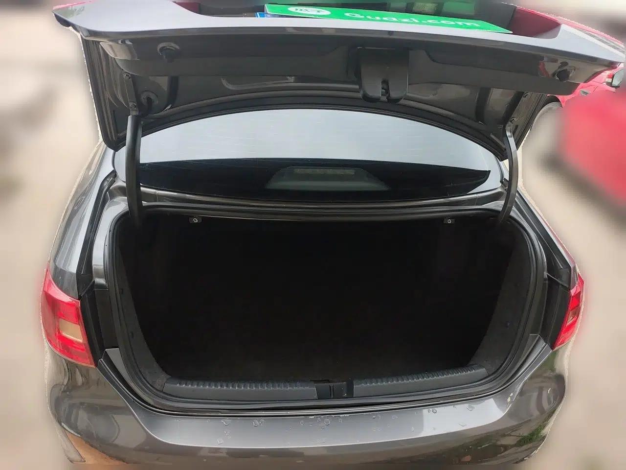 Volkswagen Sagitar 2012 1.6L Automatic Comfort Edition — миниатюра 19