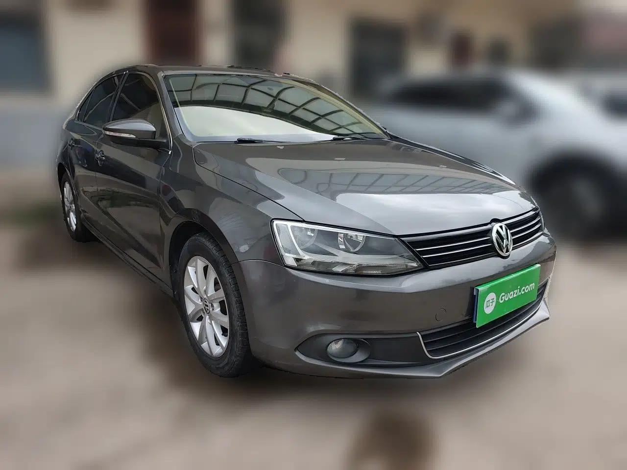 Volkswagen Sagitar 2012 1.6L Automatic Comfort Edition — миниатюра 3