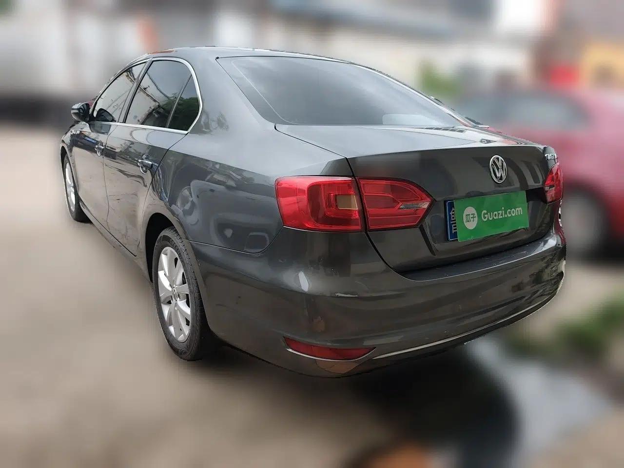 Volkswagen Sagitar 2012 1.6L Automatic Comfort Edition — миниатюра 4