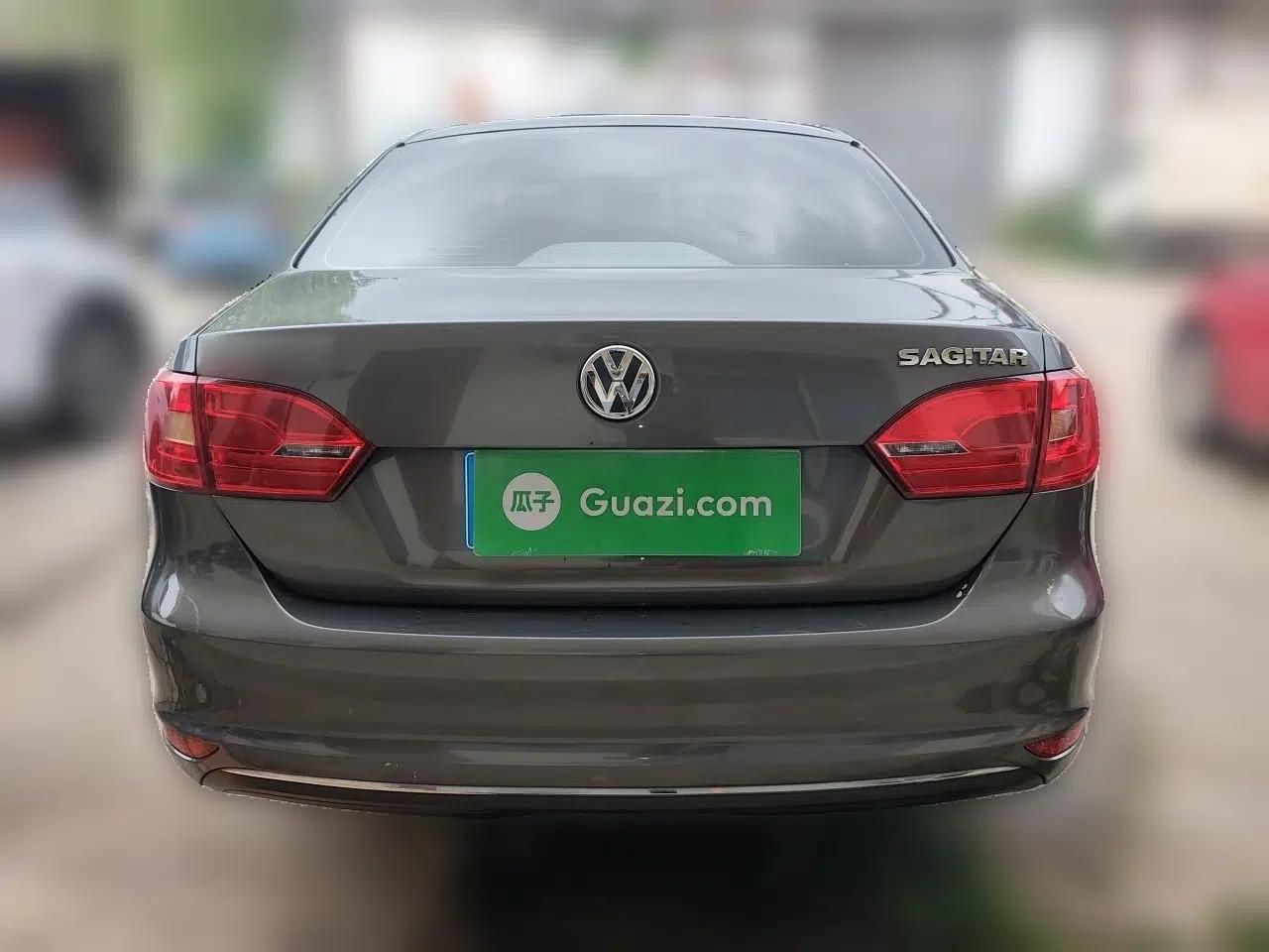 Volkswagen Sagitar 2012 1.6L Automatic Comfort Edition — миниатюра 5
