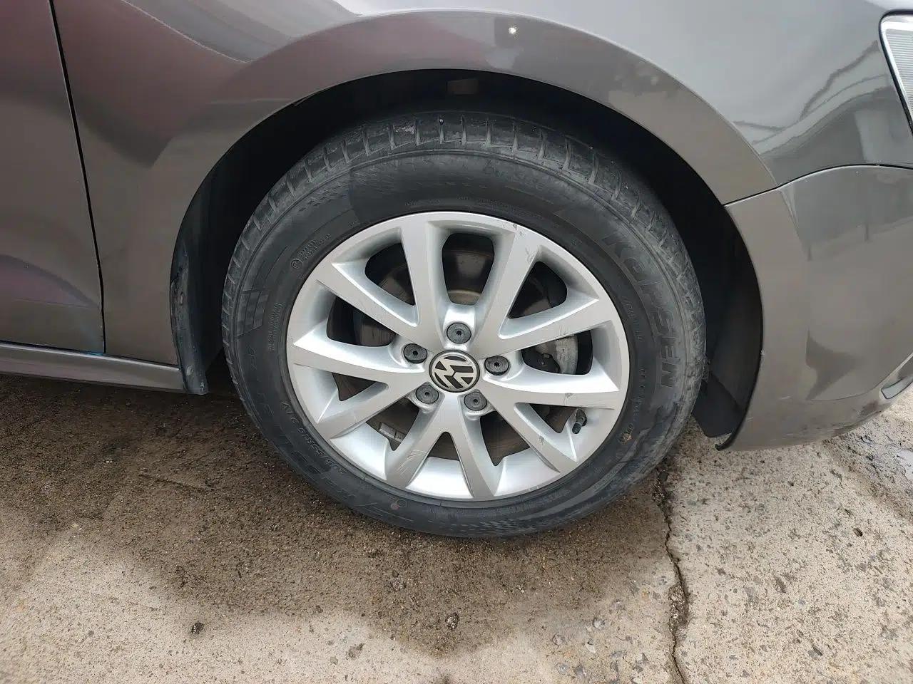 Volkswagen Sagitar 2012 1.6L Automatic Comfort Edition — миниатюра 8