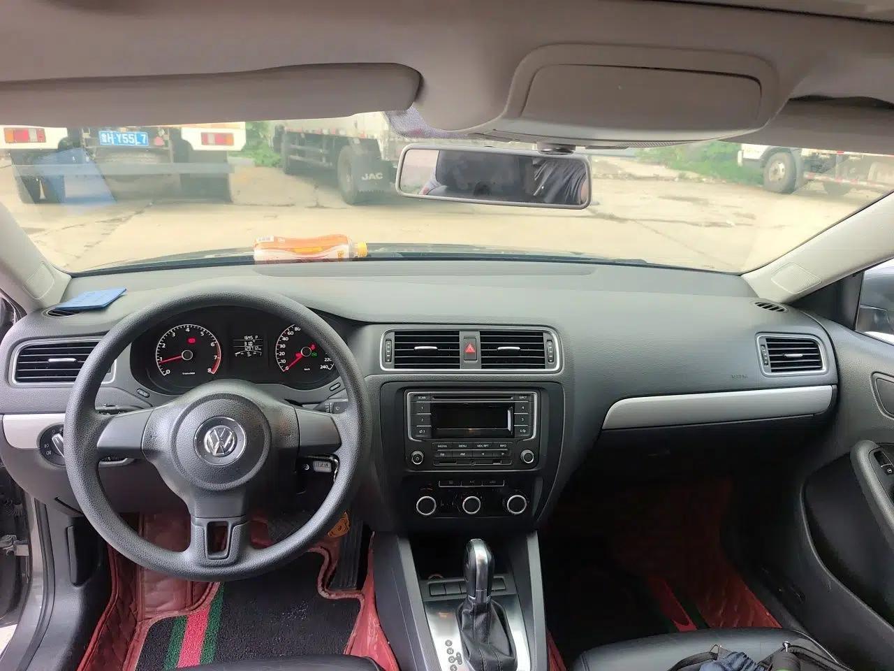 Volkswagen Sagitar 2012 1.6L Automatic Comfort Edition — миниатюра 9