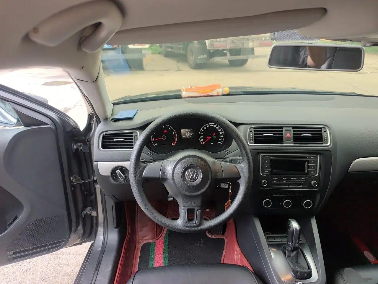 Volkswagen Sagitar 2012 1.6L Automatic Comfort Edition — миниатюра 10