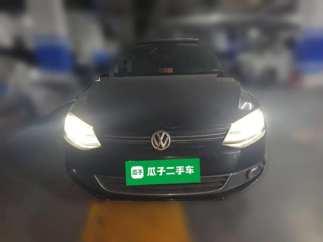 Volkswagen Sagitar 2012 1.4TSI Manual Luxury Model — миниатюра 2