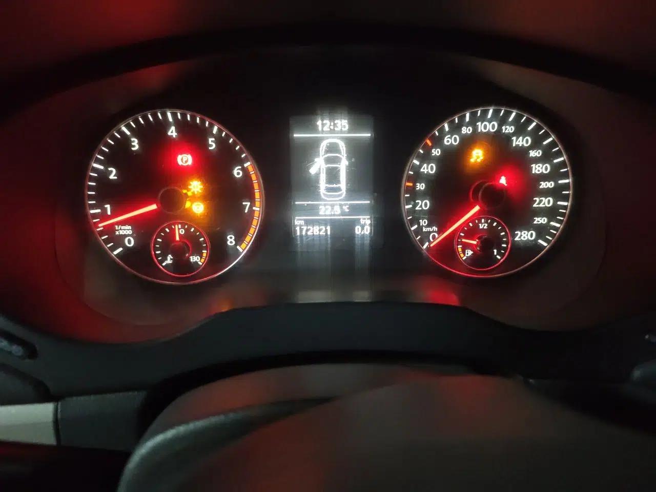 Volkswagen Sagitar 2012 1.4TSI Manual Luxury Model — миниатюра 12